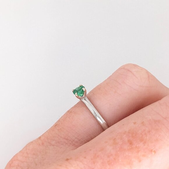 Emerald Ring in Solid 14k Gold | Solitaire Ring | Fine Jewelry - Picture 4 of 8